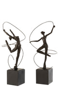 Figura ginasta em resina castanho-escuro (sortido 2 modelos)