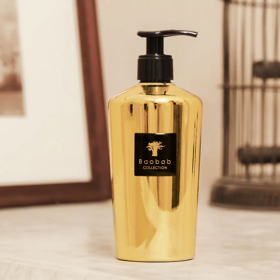 Gel de Limpeza para Mãos WOMEN IN GOLD com Refil 350ml – imagem 3