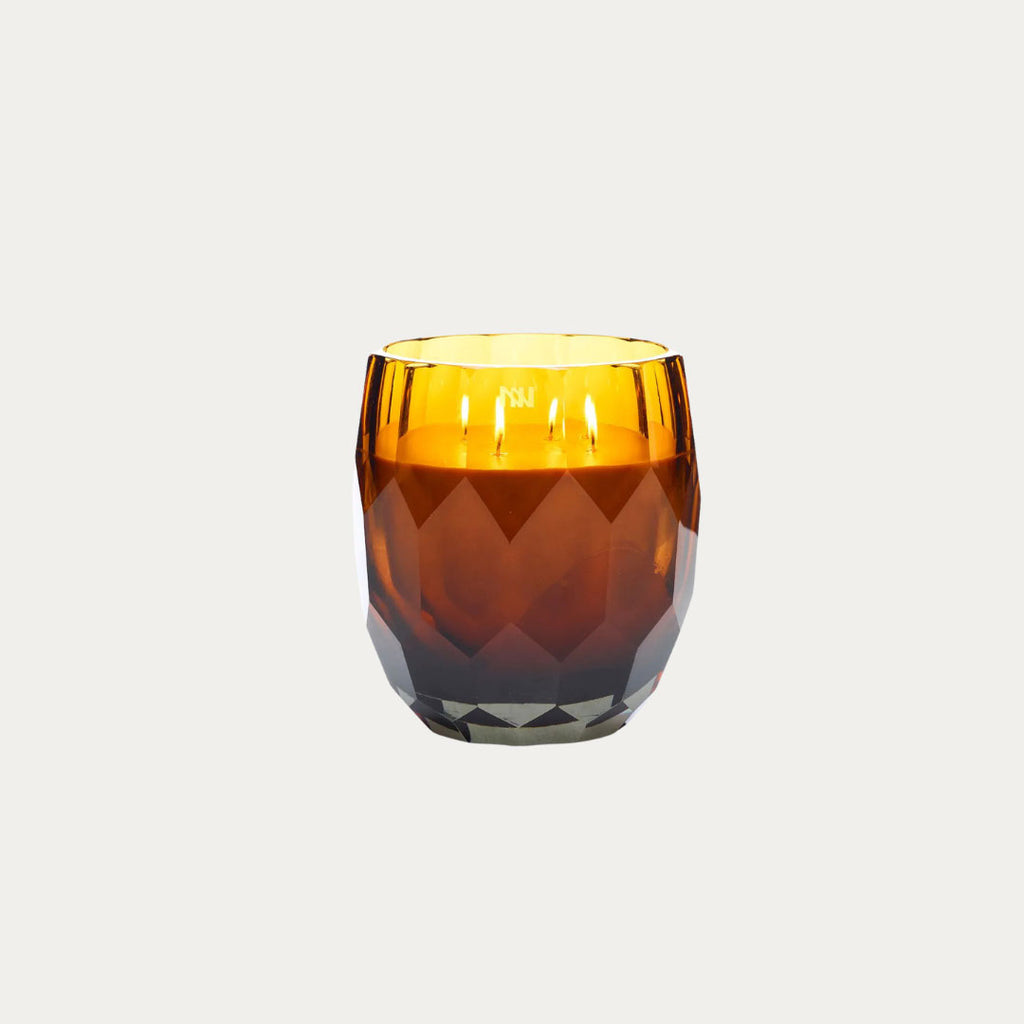 Vela perfumada JEWEL GOLD em recipiente dourado decorativo