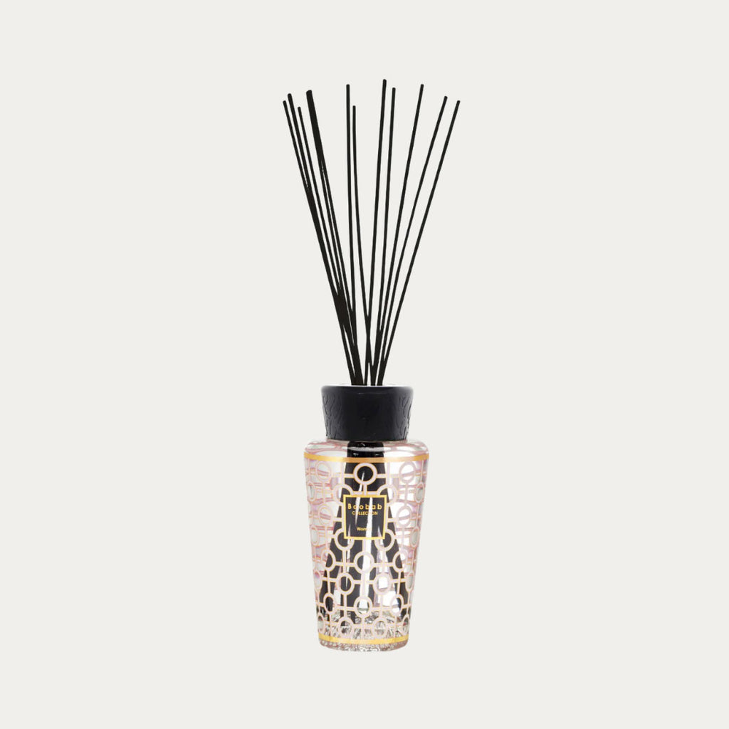 Difusor WOMEN em frasco elegante com acabamento refinado