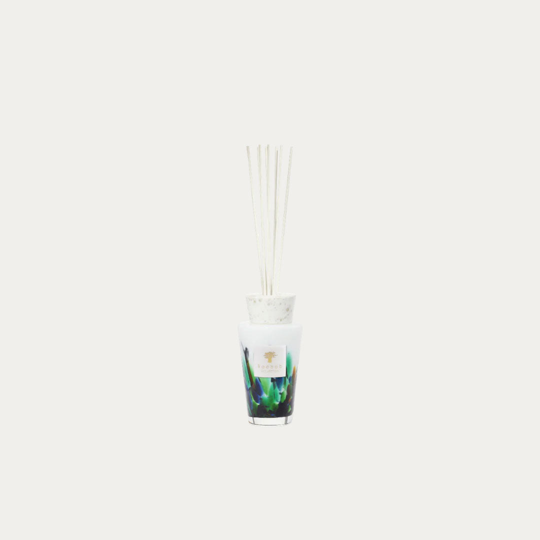 Difusor TOTEM AMAZONIA em estrutura vertical decorativa