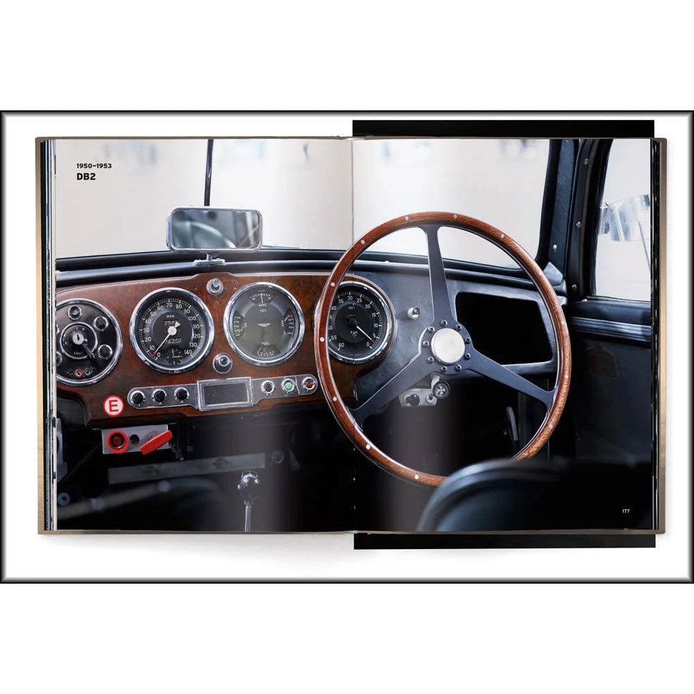 Livro Decorativo The Aston Martin Book – imagem 4