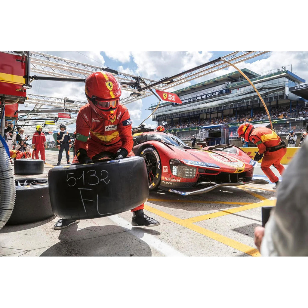 Livro Decorativo The Ferrari Book – imagem 3