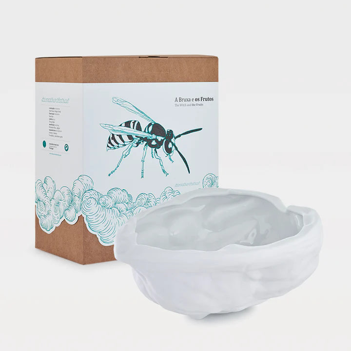 A Bruxa e os Frutos - Noz grande em porcelana