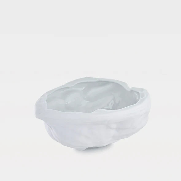 A Bruxa e os Frutos - Noz grande em porcelana